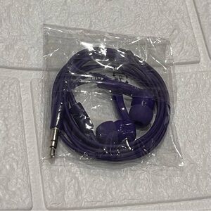 ✨10 for $15✨ New purple headphones